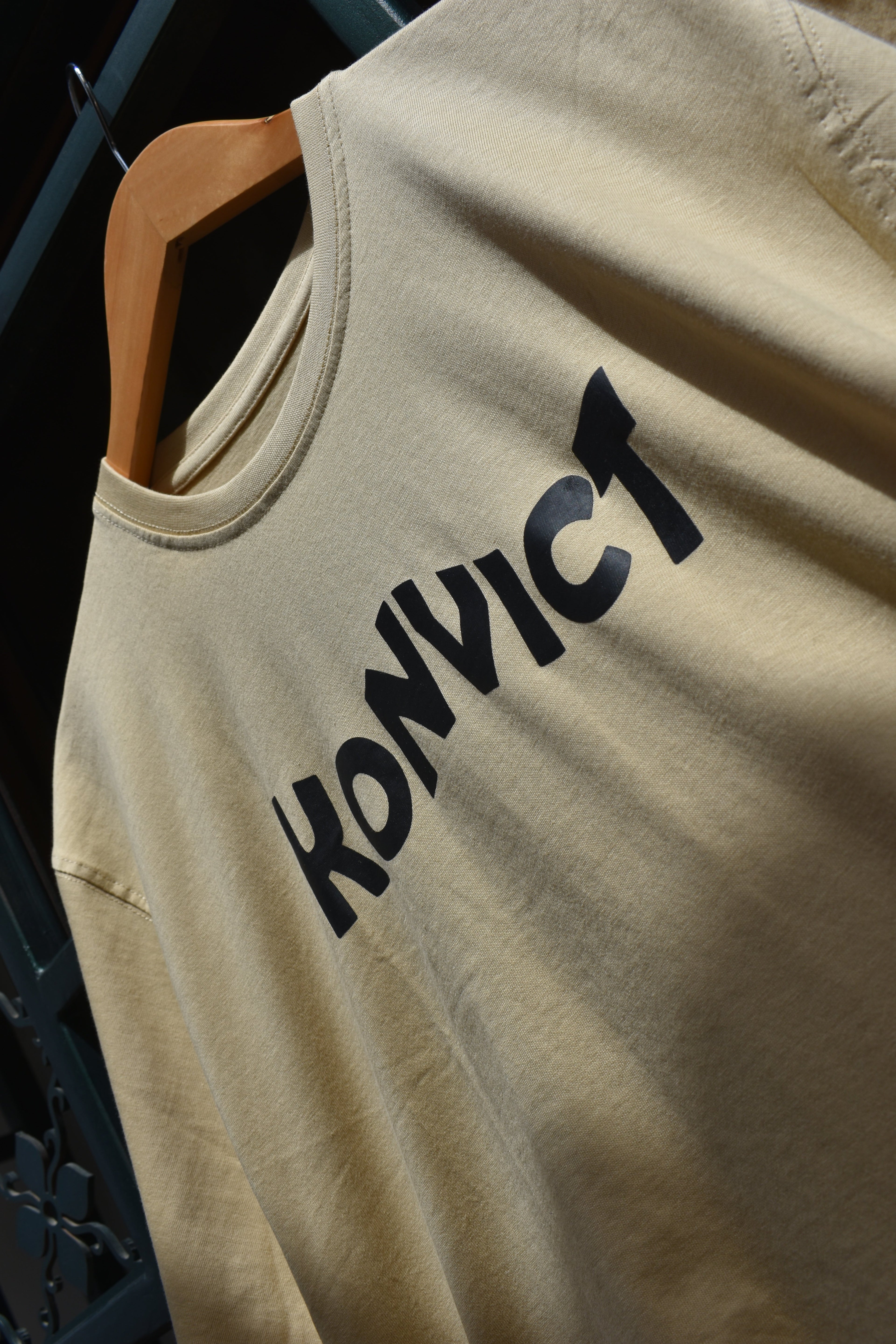 KONVICT TSHIRT
